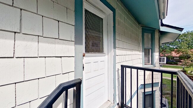 Building Photo - 2350 Forbes St