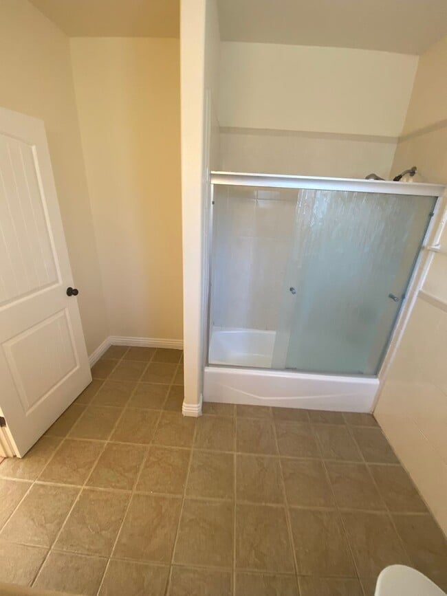 Building Photo - Advent - Three Bedroom House W/ Two Car Ga...