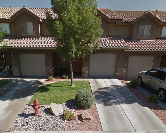 Primary Photo - "Spacious 3-Bed Townhouse with 2.5 Baths i...