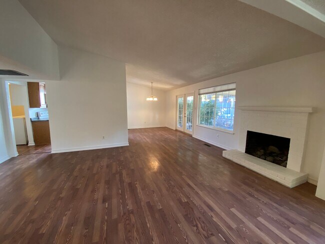 Building Photo - 843 Glen Martin Dr