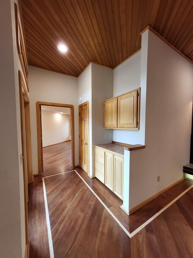 Building Photo - 604 Shadow Grove Ct