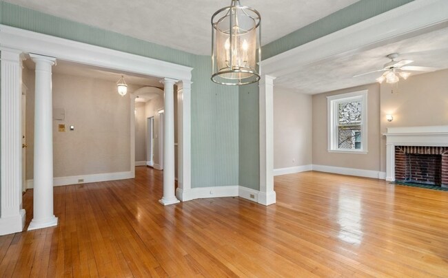 Building Photo - Gorgeous 3 bedroom unit in Brookline!