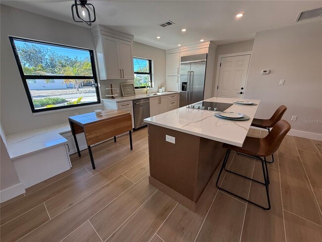 Building Photo - 808 25th Ave W