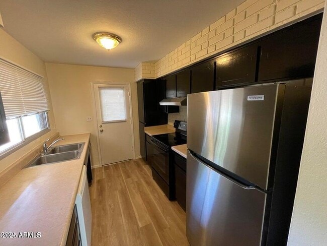 Building Photo - 2709 S Alder Dr