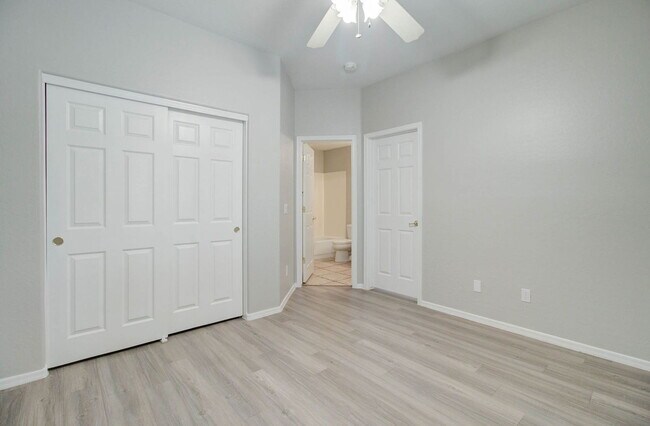 Building Photo - 2026 E County Down Dr