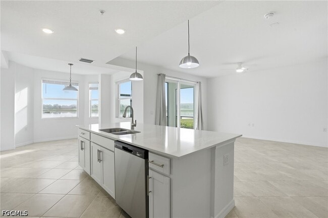 Building Photo - 15375 Grn Acrs Ave