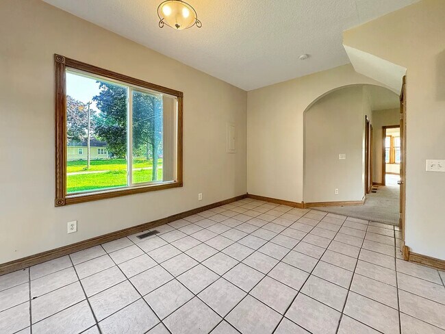 Building Photo - 465 3rd Ave