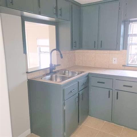 Building Photo - 200 E Crockett St