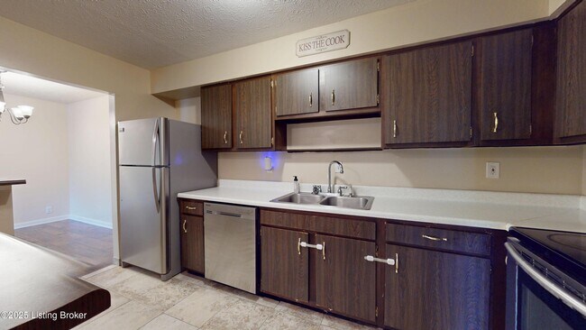 Building Photo - 7074 Wildwood Cir