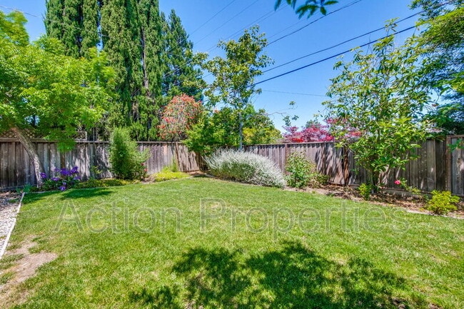 Building Photo - 1128 Kentwood Ave