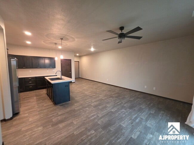 Building Photo - 2542 E Meadowside Pl