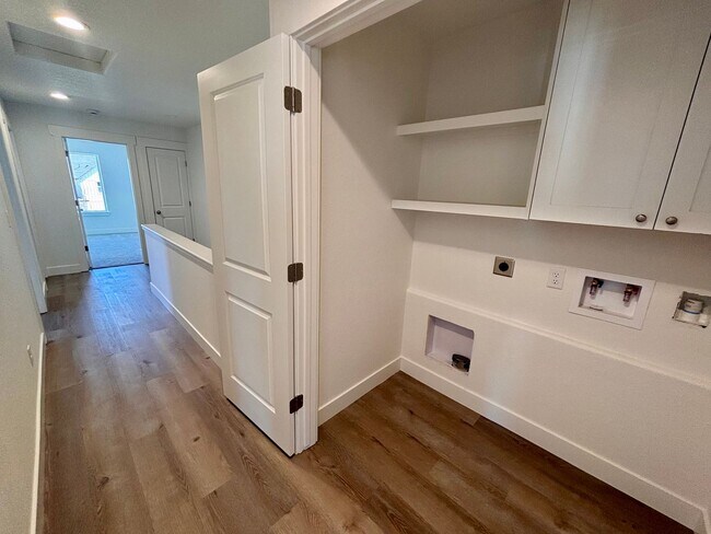 Building Photo - 3648 Byram Pt