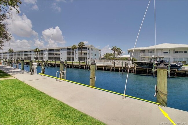 Building Photo - 1155 Lake Shore Dr