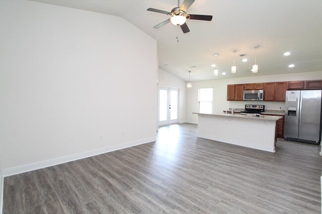 Building Photo - Updated 3-Bedroom, 2-Bath Home with Modern...