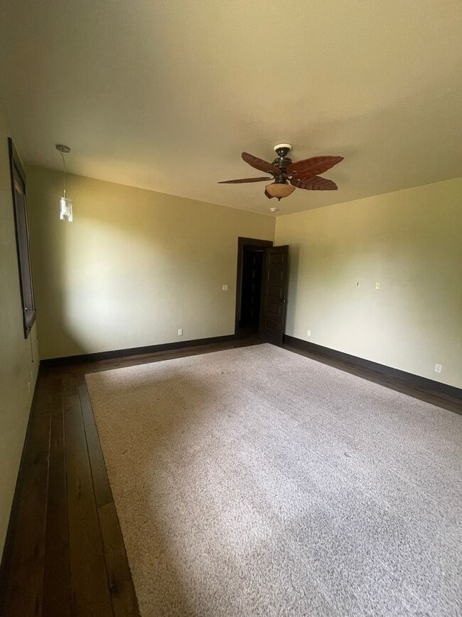 Building Photo - Gorgeous 4 Bedroom Home on Awbrey Butte!