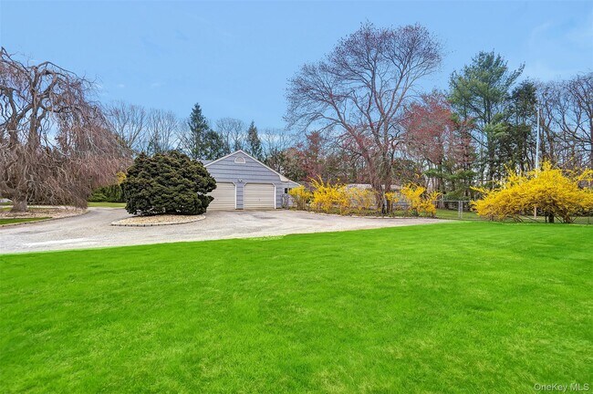 Building Photo - 25 Squires Ave