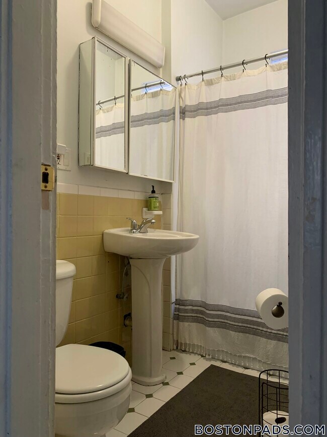 Building Photo - 4 Litchfield St