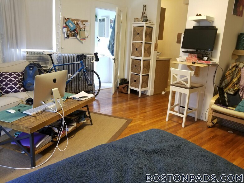 Building Photo - 44 Central St