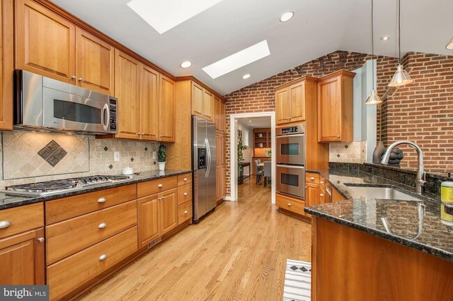 Building Photo - 3233 Stephenson Pl NW