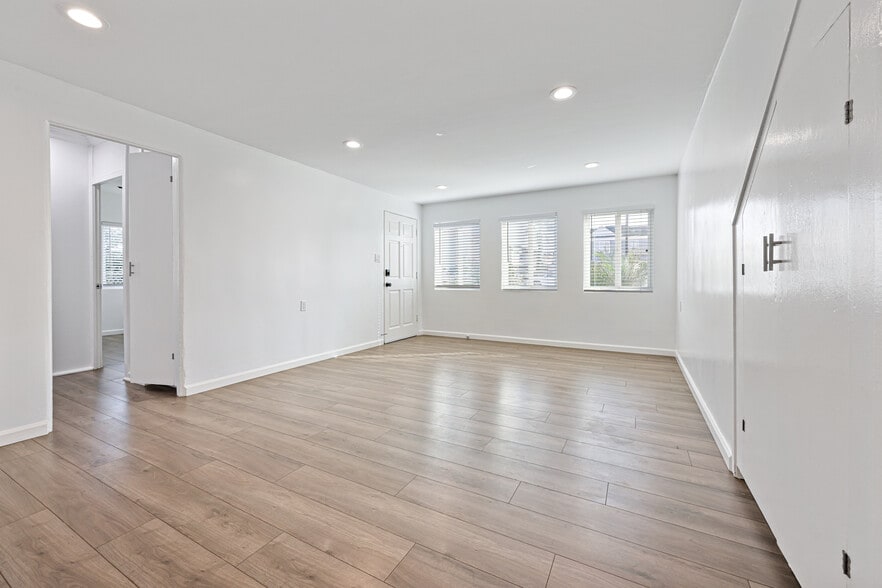 Living room (wide, bright) - 278 Ash Ave