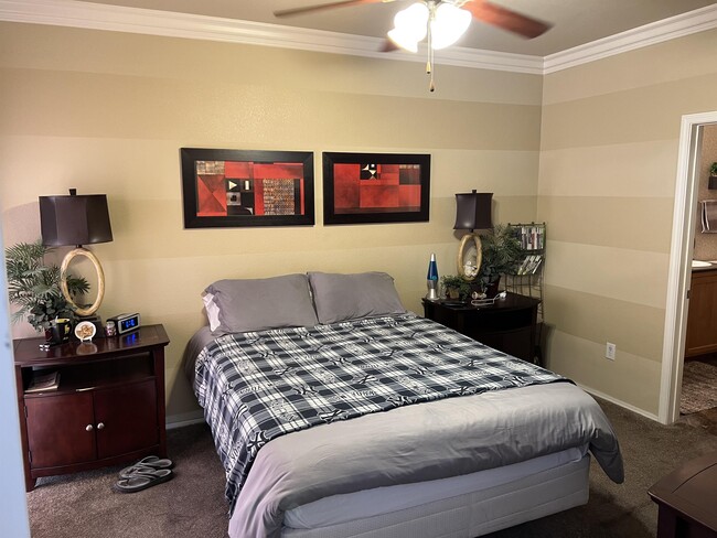 Building Photo - 3975 N Hualapai Way