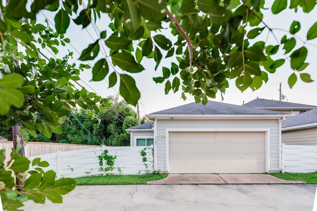 Building Photo - 1703 Nichole Woods Dr
