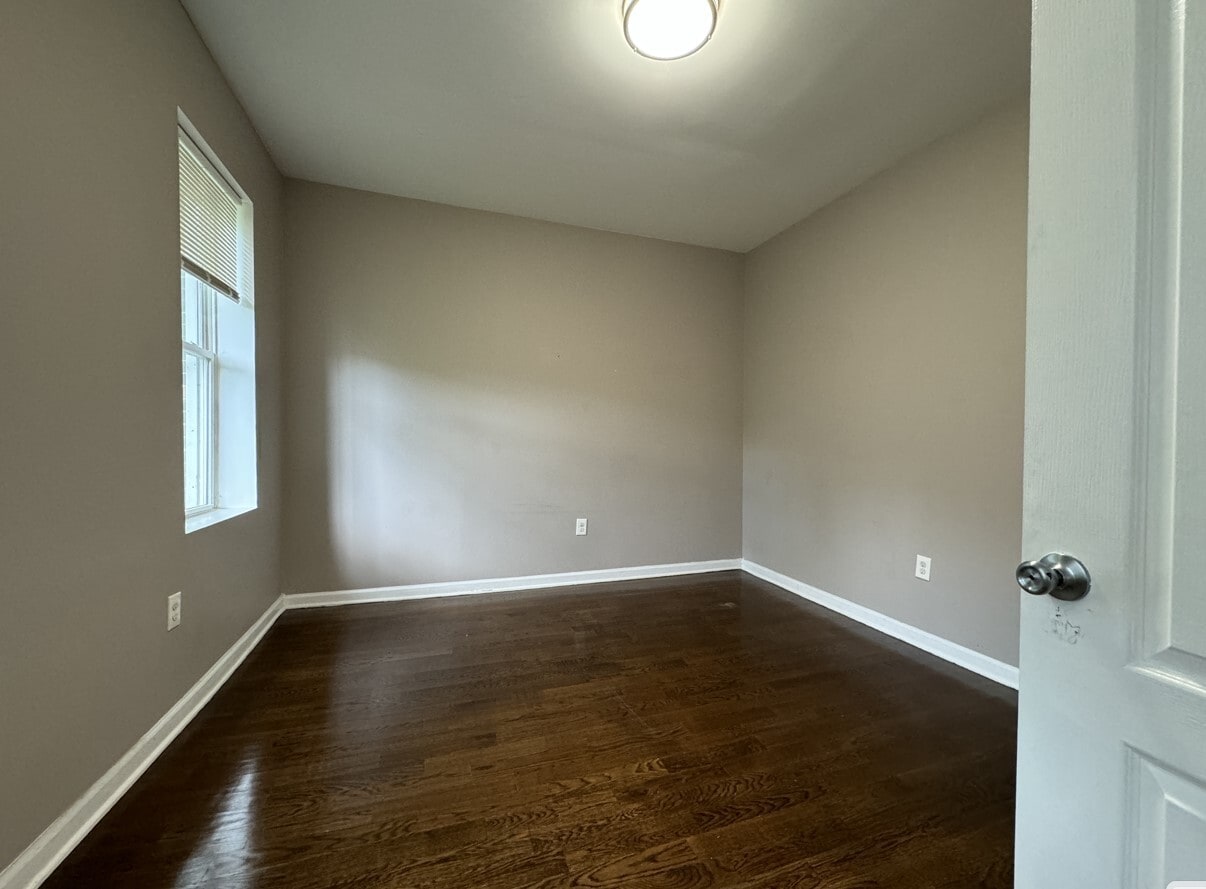 146 Manhattan Ave 10 - 144 Manhattan Ave