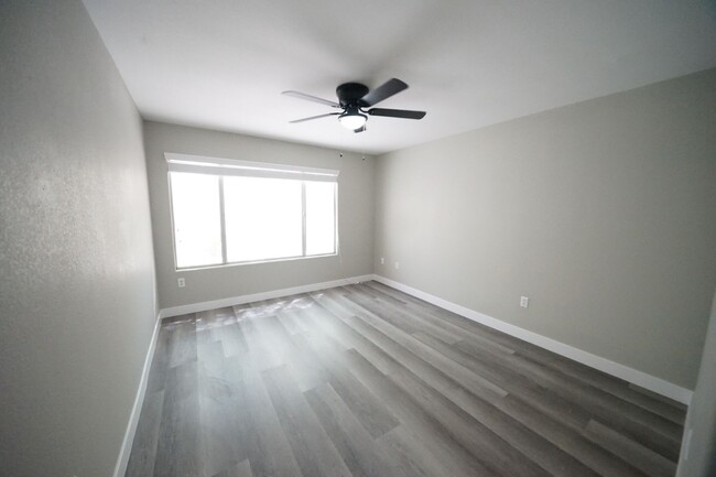 Building Photo - SHOWINGS AVAILABLE NOW