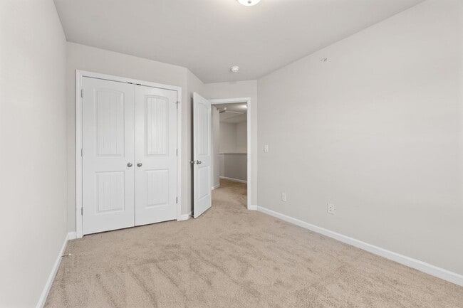 Building Photo - 3 bed 2.5 bath Townhome in Jonesboro!