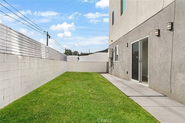 Building Photo - 1002 E 33rd St