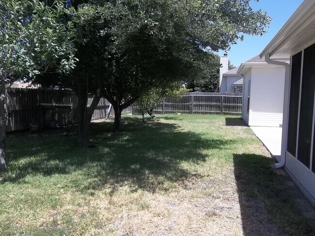 Building Photo - 2703 Kinney Dr