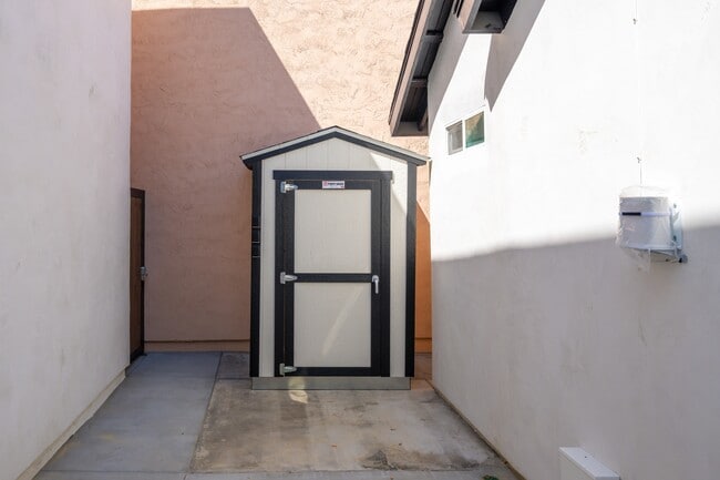 Building Photo - 4062 Goldfinch St