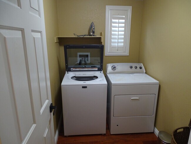 Building Photo - West Summerlin 5 Bedroom, Bed & Full Bath 1st Floor, Beauty