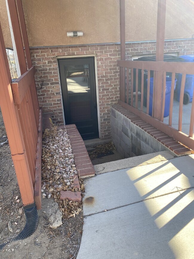 Building Photo - 3 bedroom - Hartsock