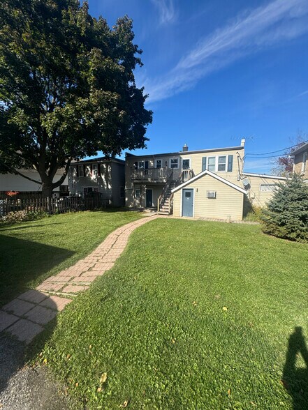 Building Photo - 622 Milwaukee St