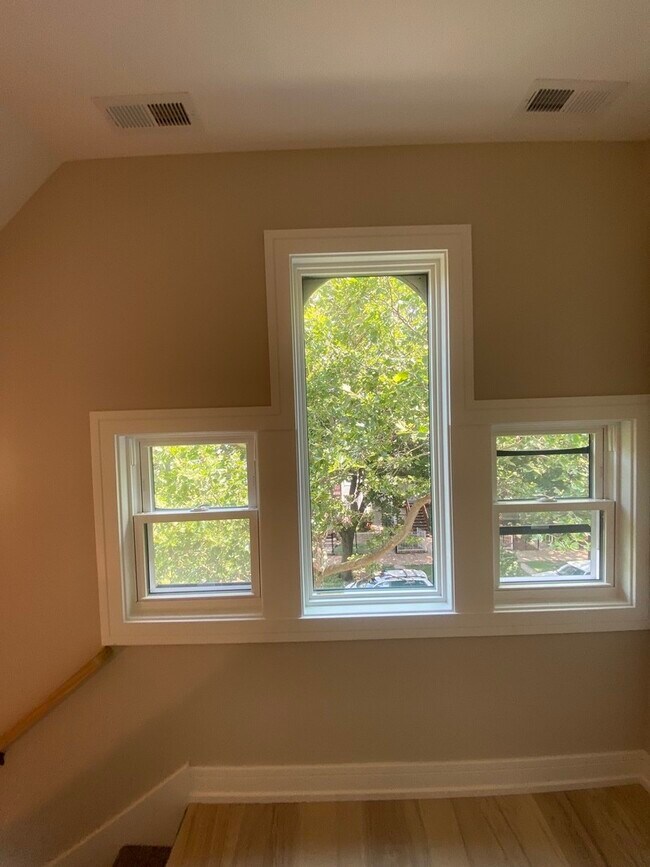 Building Photo - 2934 N Avers Ave