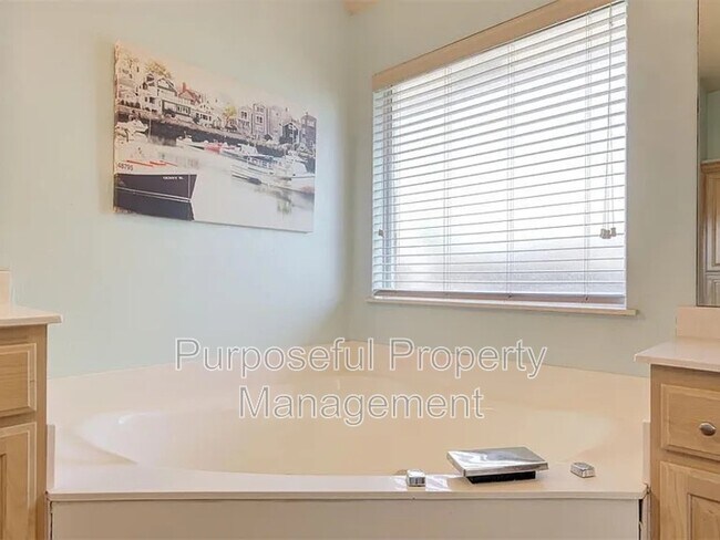 Building Photo - 7320 Stinchcomb Dr