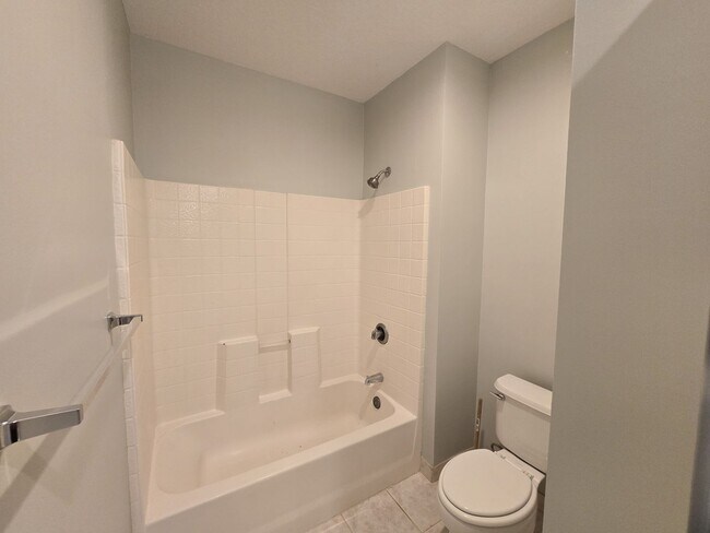 Building Photo - 1 bedroom condo in a resort like community