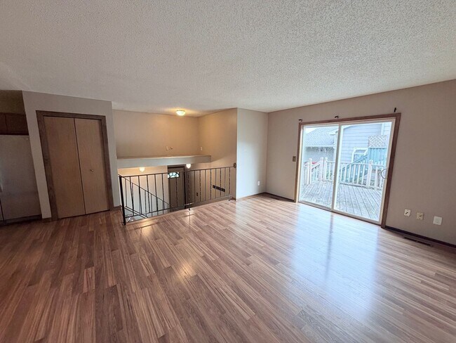Building Photo - Versatile Oakdale Home Featuring 2 Kitchens, Sun Deck & Mother-in-Law Suite!