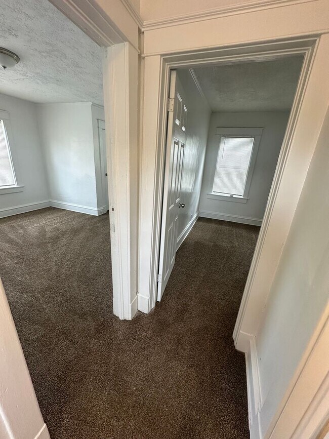 Building Photo - This is a 2 bedroom 1 bath single family h...
