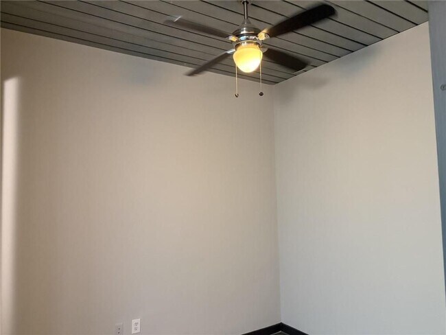 Building Photo - 620 Glen Iris Dr NE