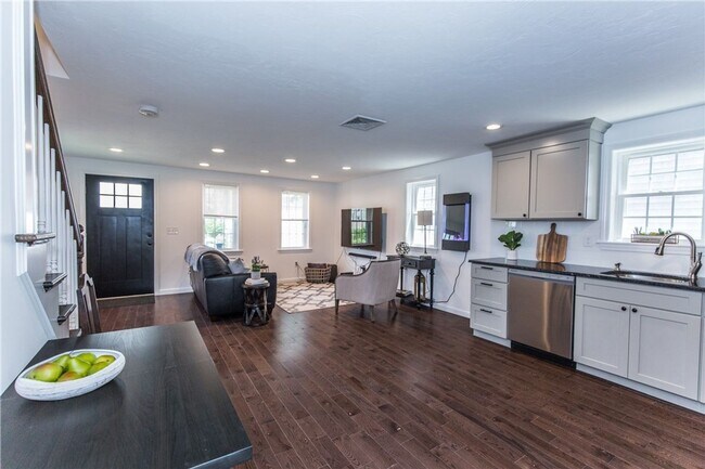 Building Photo - ****Providence – Eastside/Fox Point Single Family - $2,550****