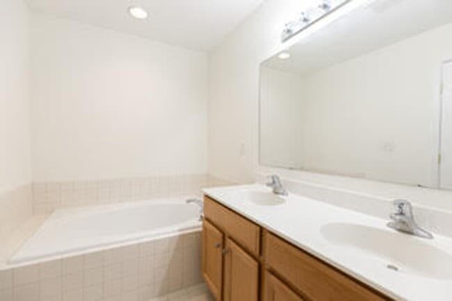 Building Photo - Spacious, Large, Luxury 3 Bedroom Townhouse in Hockessin, Delaware