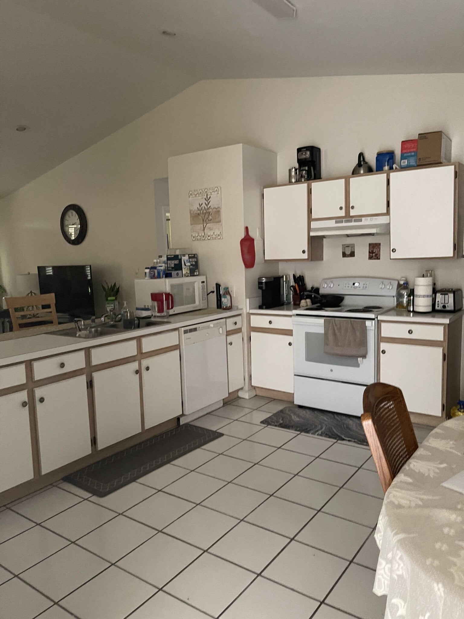 Building Photo - 2210 Amelia Cir