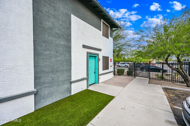 Primary Photo - 5010 N 22nd Ave