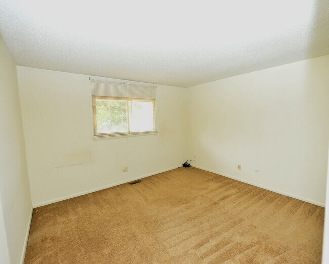 Building Photo - Community Lake-Dock and Private Beach