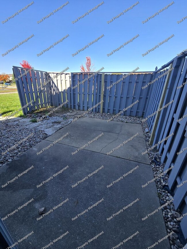 Building Photo - Updated 2 Bedroom Condo