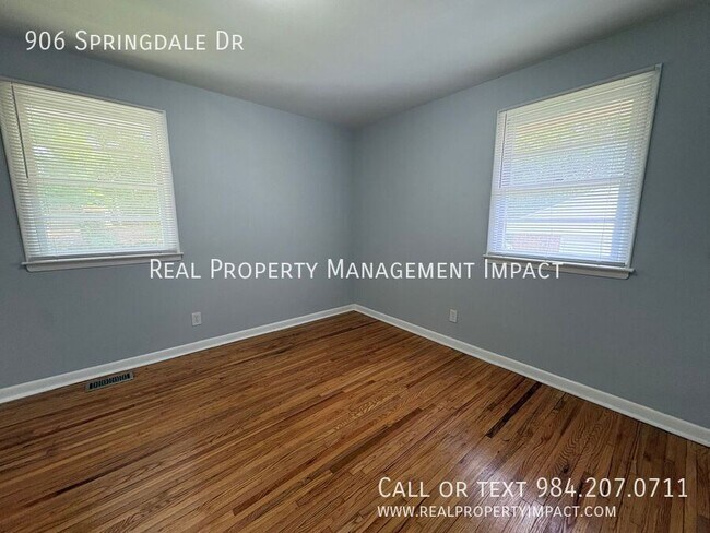 Building Photo - 906 Springdale Dr