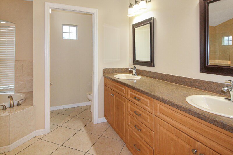 Building Photo - 3265 W Price Blvd