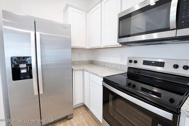 Building Photo - 2464 Fairview Rd